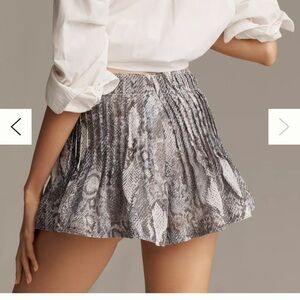 Anthropologie soft pleated mini skort women size 12 length black NEW